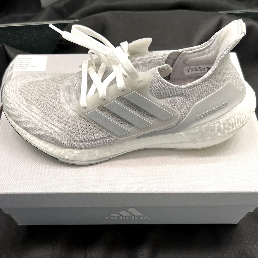 Adidas Women’s Ultraboost 21 w size 7 grey and white